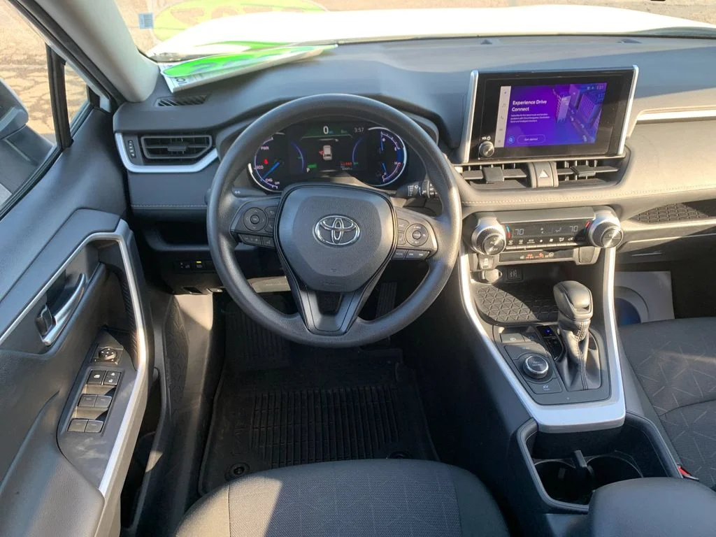 Used 2025 White Toyota XLE image 17