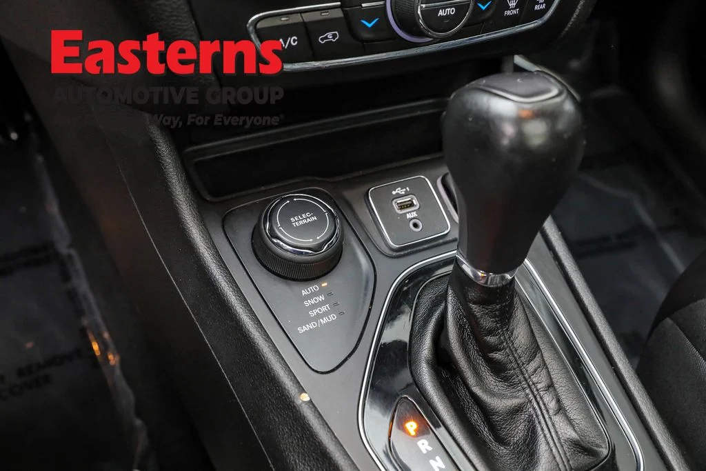 Used 2021 Blue Jeep Limited image 21