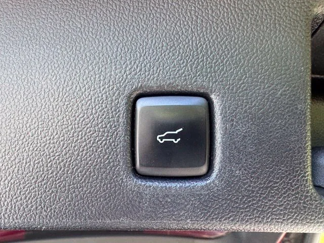 Used 2021 Red Ford SEL image 8