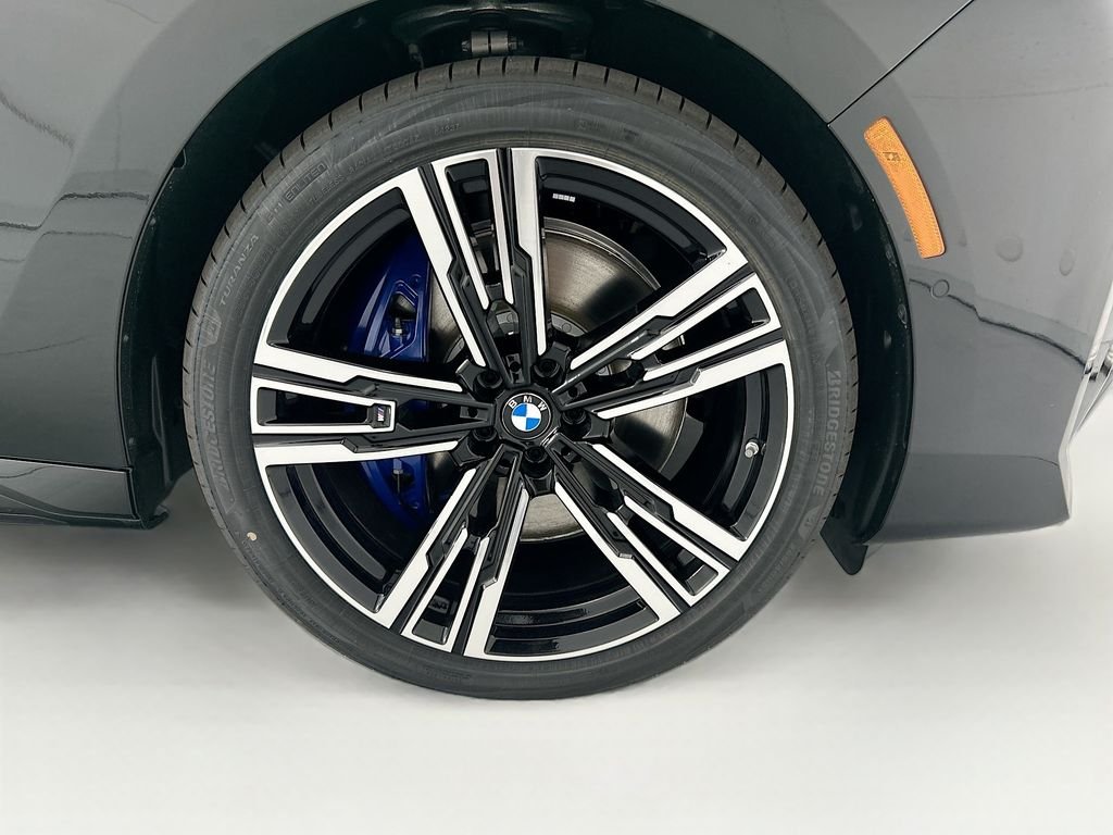 New 2026 Black Sapphire Metallic BMW 740i image 31