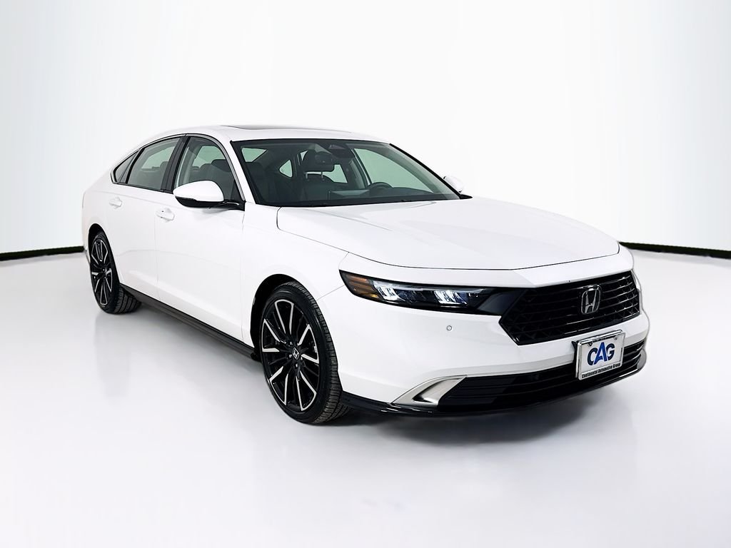 Certified Used 2025 Platinum Honda Touring image 1
