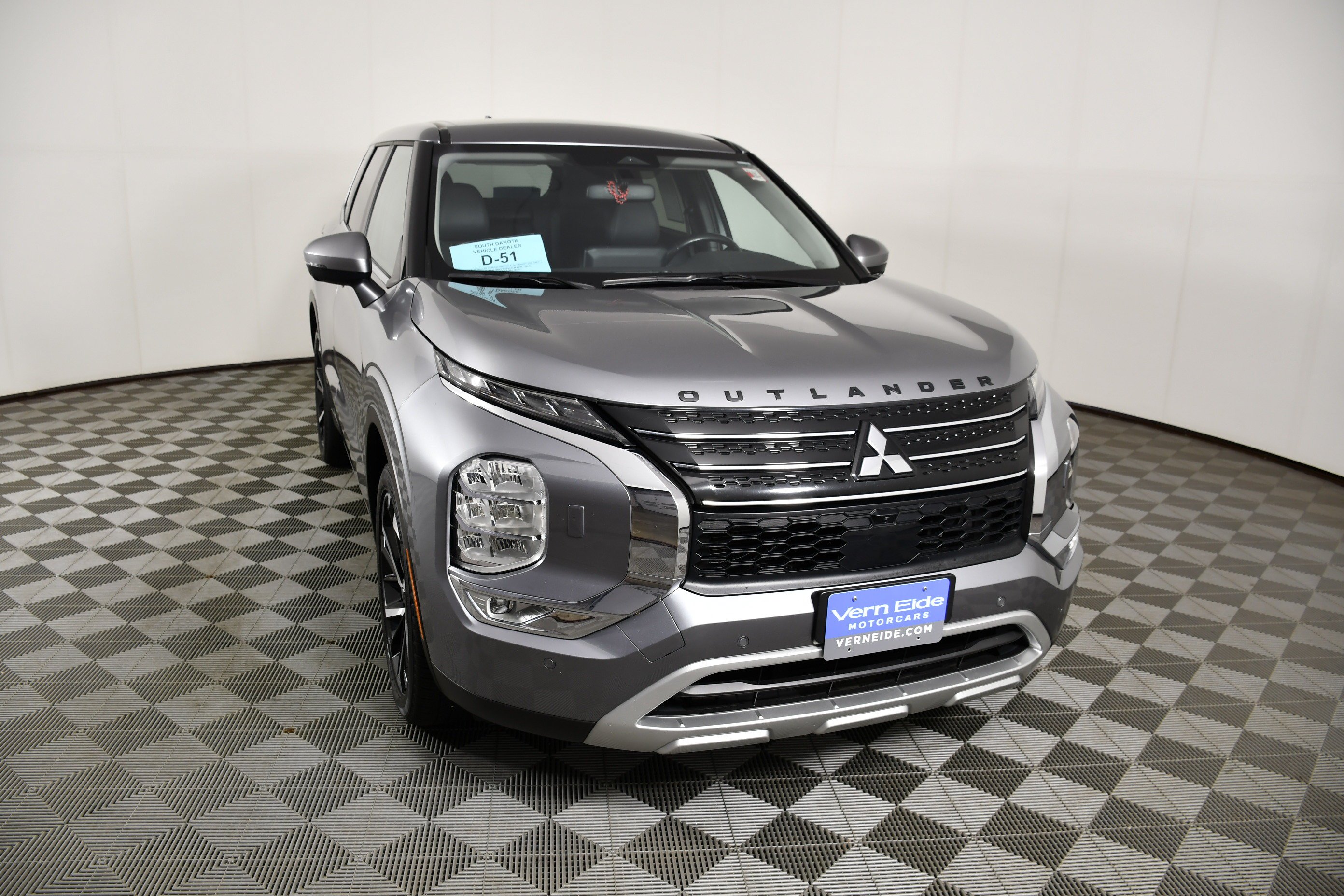 Used 2024 Mercury Gray Metallic Mitsubishi SE image 3