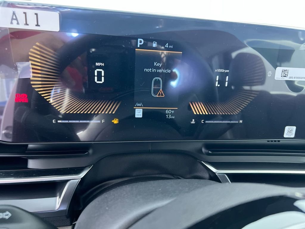 New 2026 Snow White Pearl Kia LXS image 20