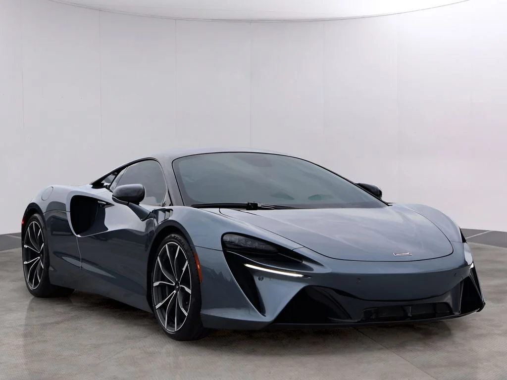 Used 2023 Saros McLaren TechLux image 3