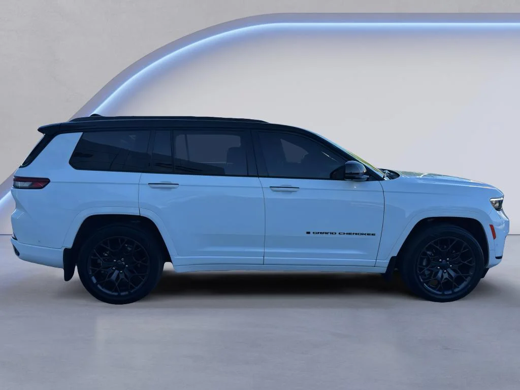 Used 2025 Bright White Clearcoat Jeep Summit Reserve image 6