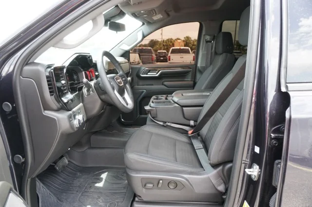 Used 2024  GMC Elevation image 13