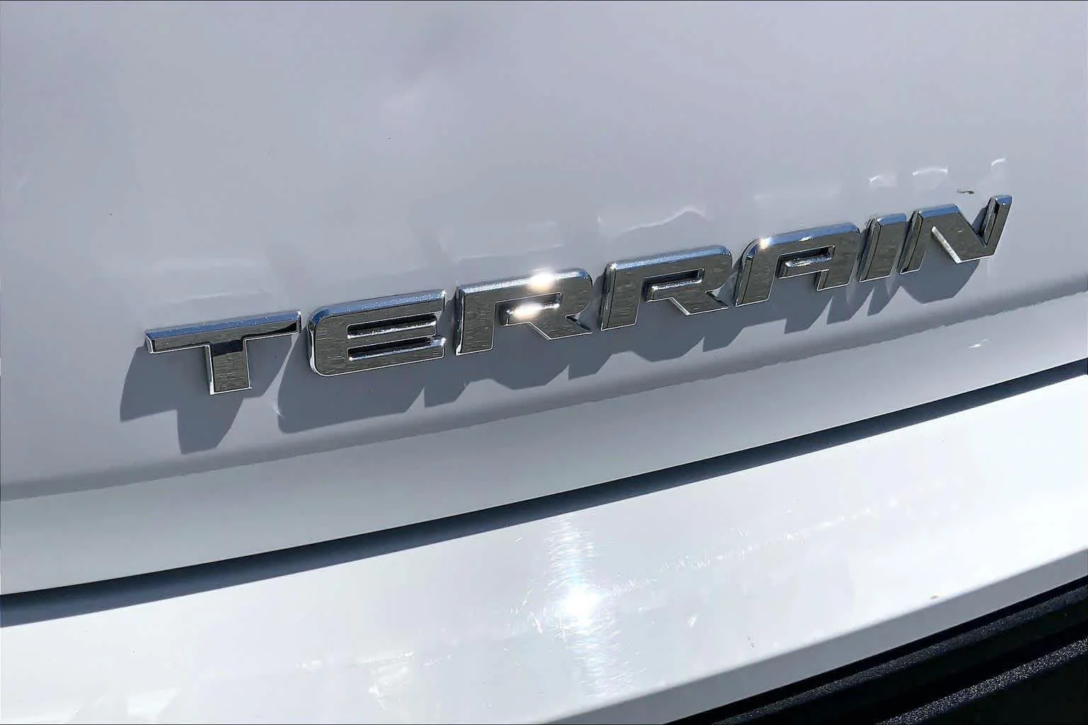 Used 2019 Summit White GMC SLE image 32