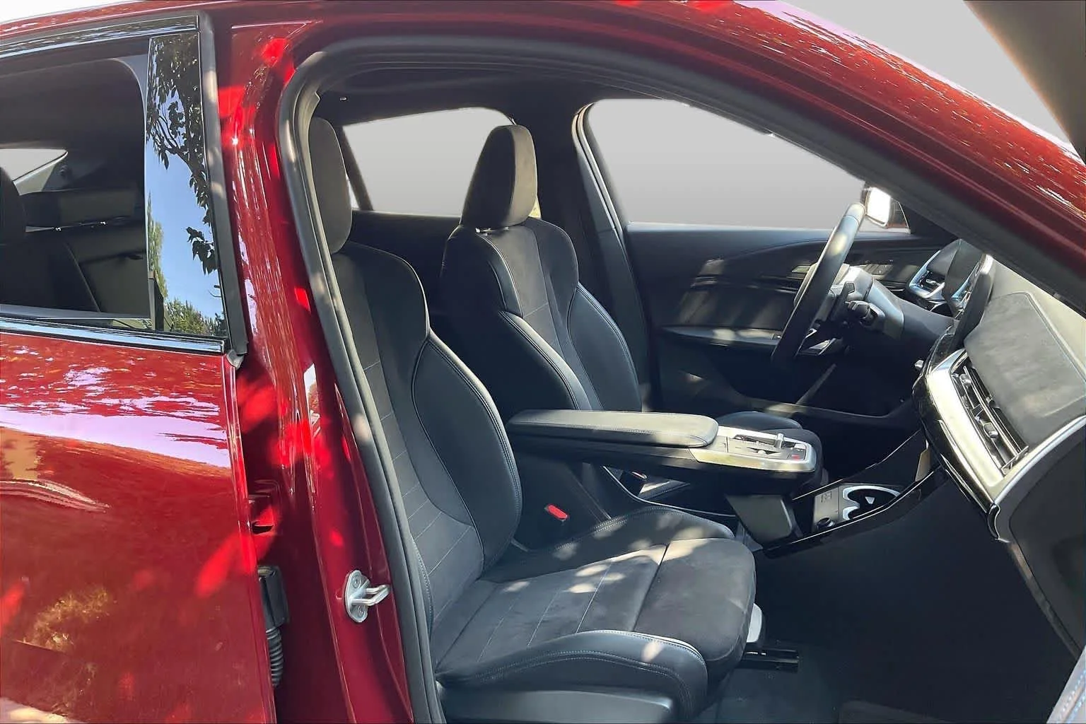 Used 2026 Vegas Red Metallic BMW xDrive28i image 8