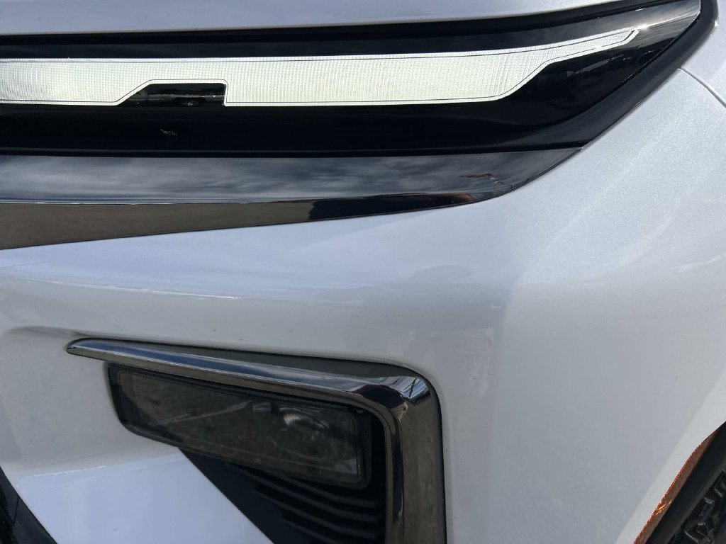 Certified Used 2025 Pearl Chevrolet Z71 image 10