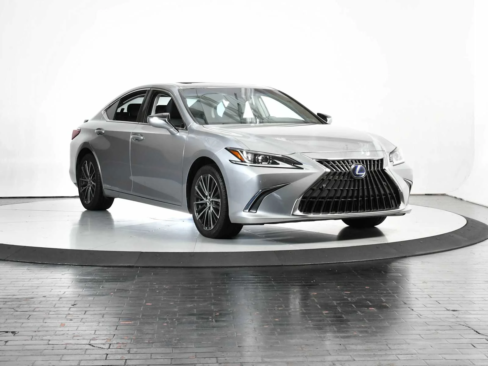 Certified Used 2022 IRIDIUM Lexus  image 9