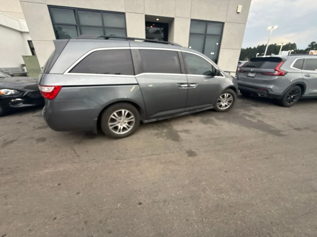 Used 2013 Polished Metal Metallic Honda EX-L image 2