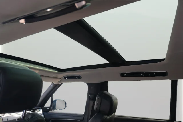 Used 2023 Gray Land Rover SE image 24