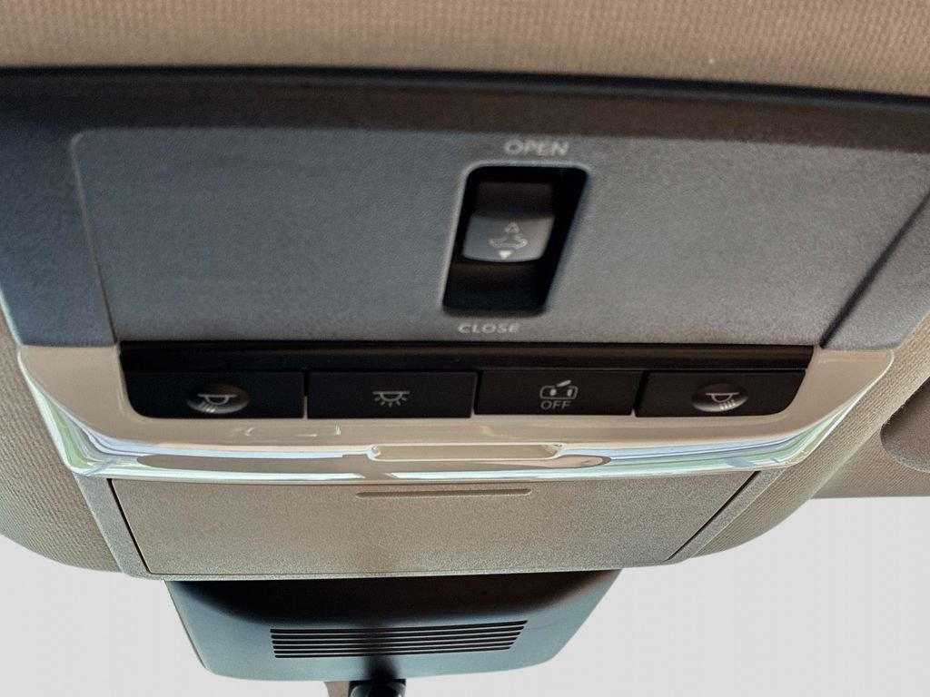 Used 2025 Gray Nissan SV image 35