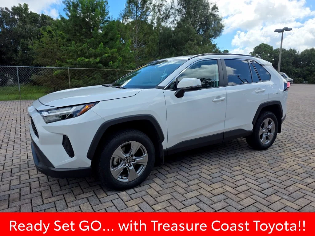 Used 2025 White Toyota XLE image 4