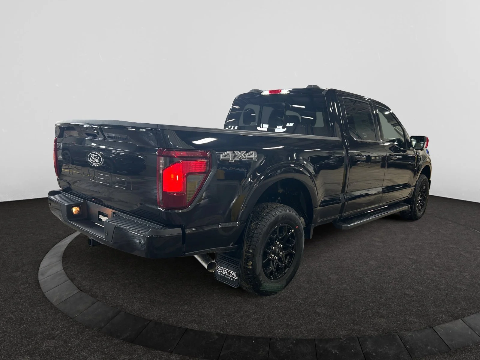 New 2026 Agate Black Metallic Ford XLT image 5