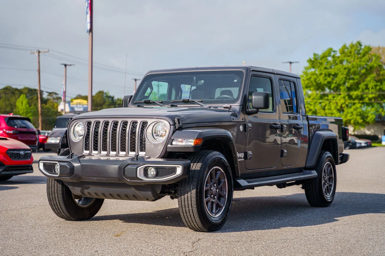 Used 2022 Gray Jeep Overland image 3