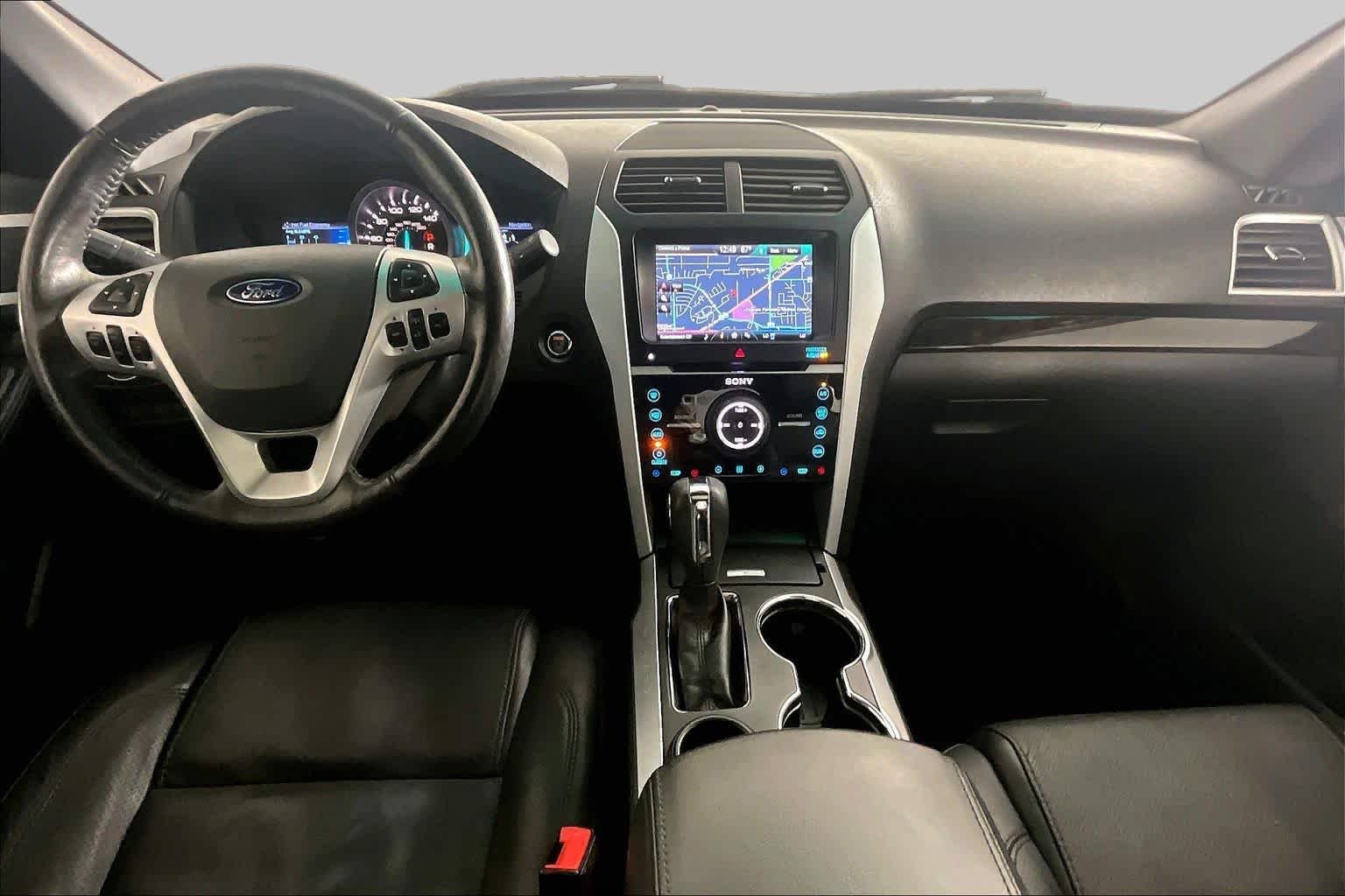 Used 2014 Ingot Silver Metallic Ford Limited image 15