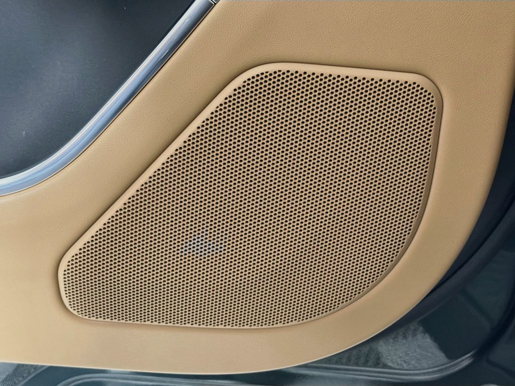 New 2027 Belgravia Green Land Rover SE image 19