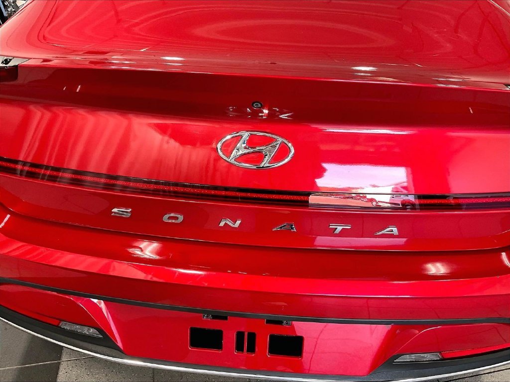 Used 2022 Red Hyundai SE image 27