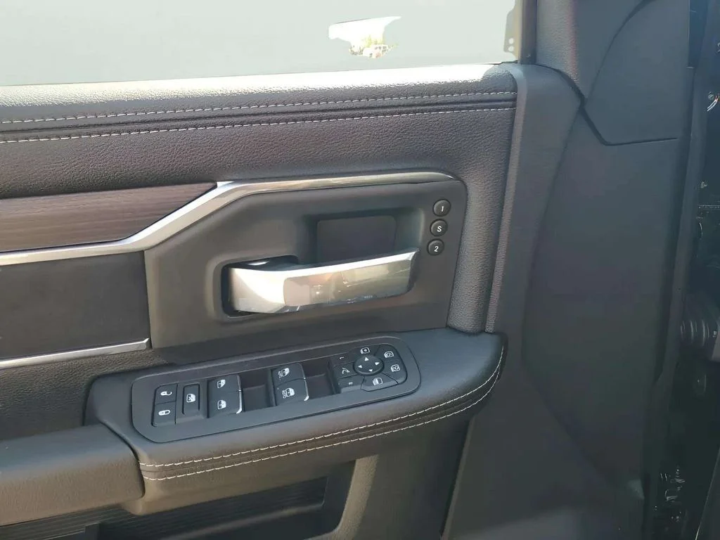 2025 RAM 2500 Laramie - Photo 18