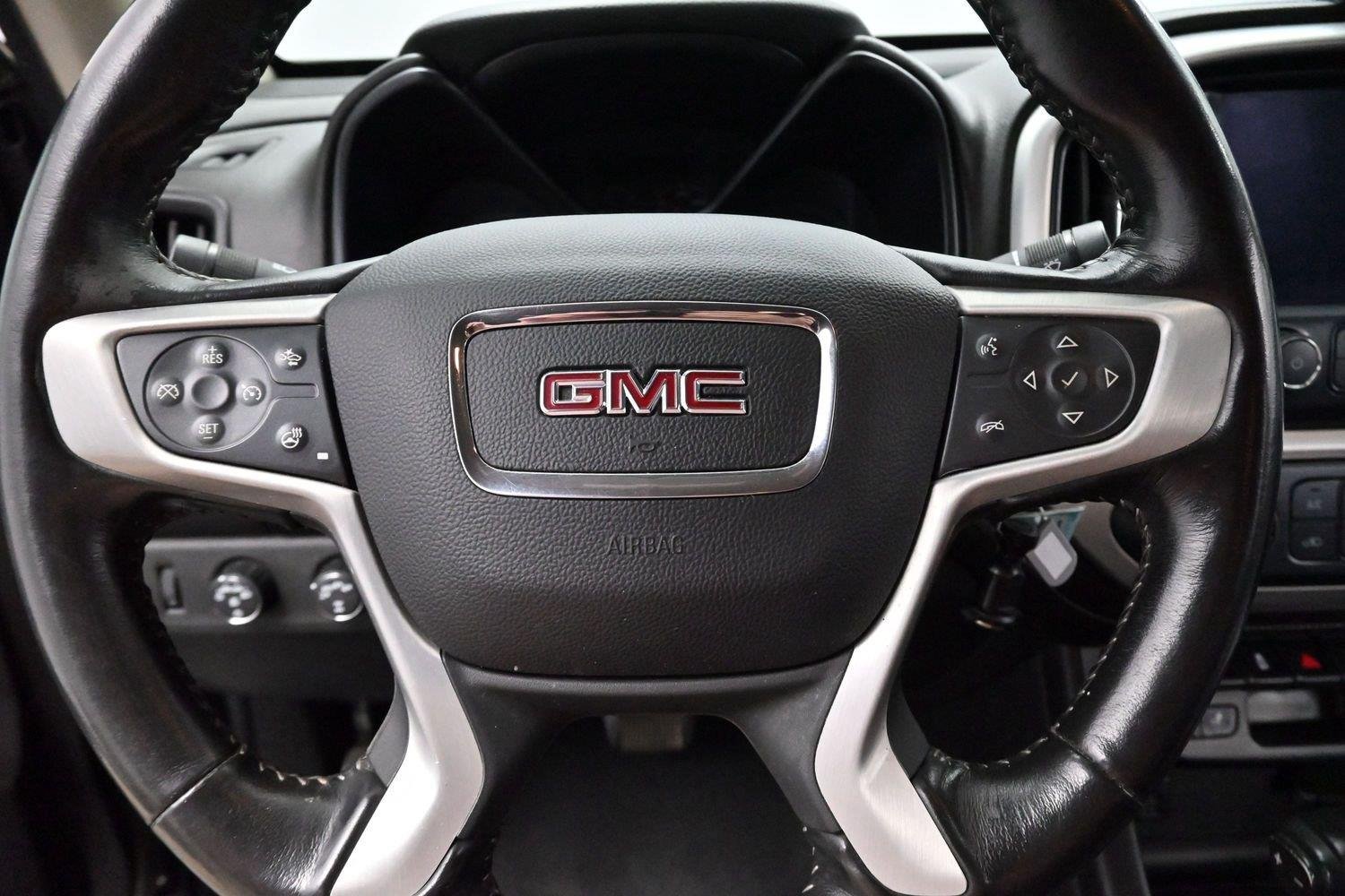 Used 2019 Onyx Black GMC 4WD SLT image 17