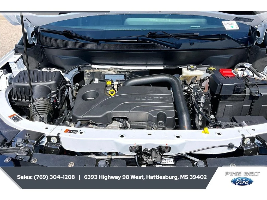 Used 2025 Iridescent Pearl Tricoat Chevrolet FWD RS image 8