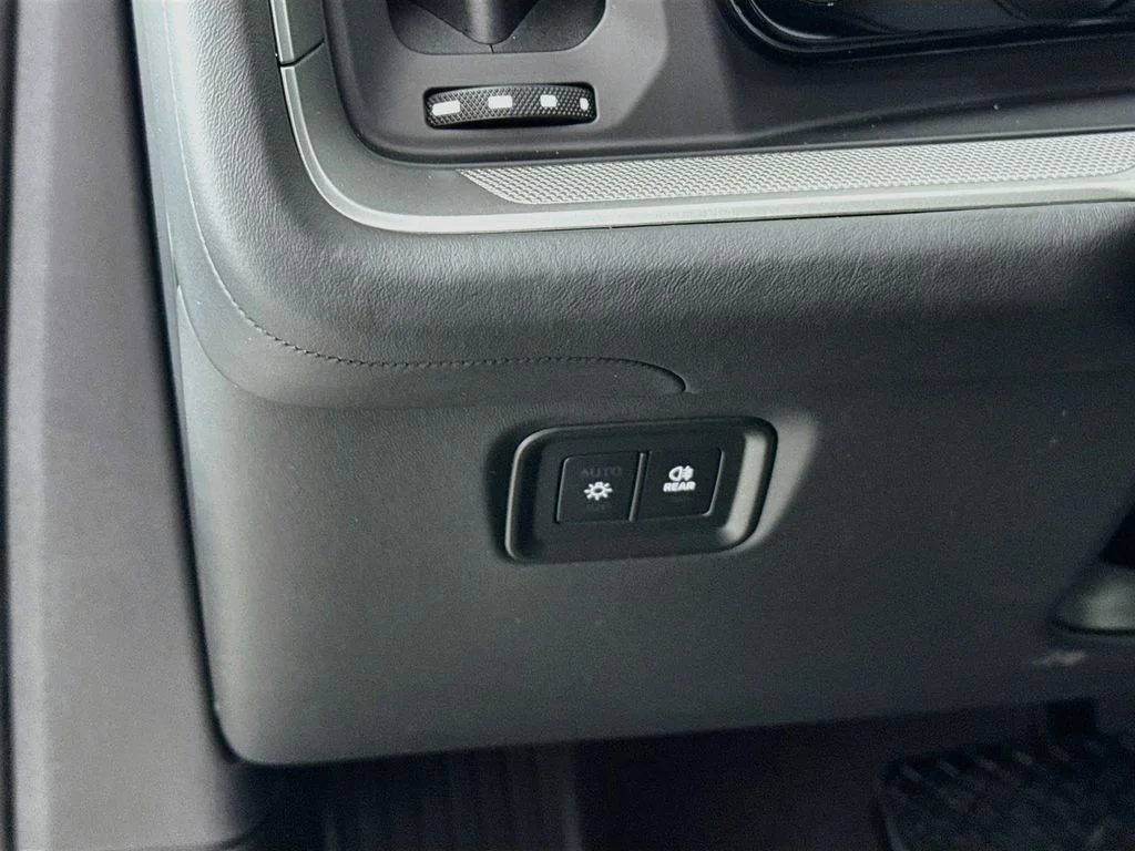 Certified Used 2025  Porsche  image 11