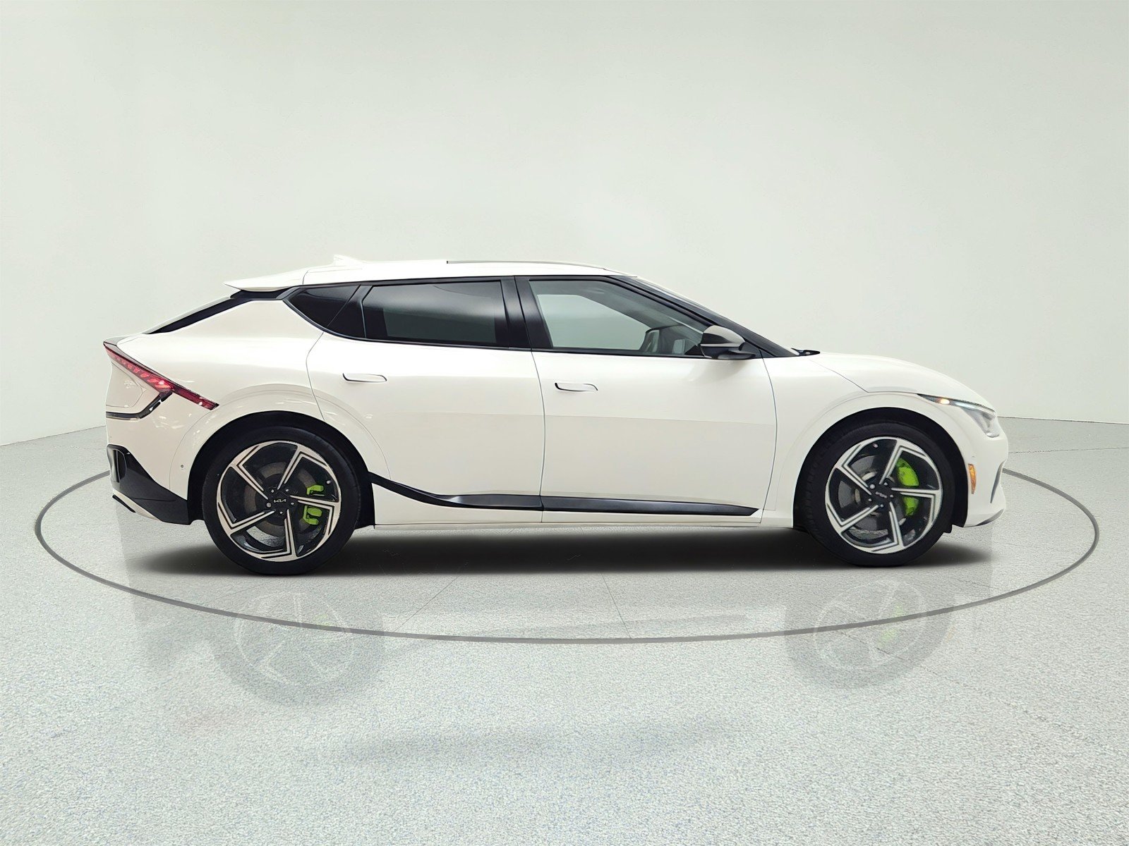 Used 2023 Snow White Pearl Kia GT image 4