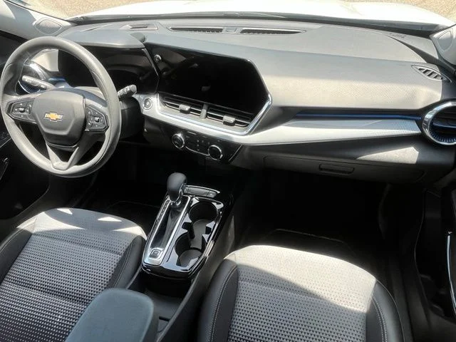 Used 2025 White Chevrolet LT image 17