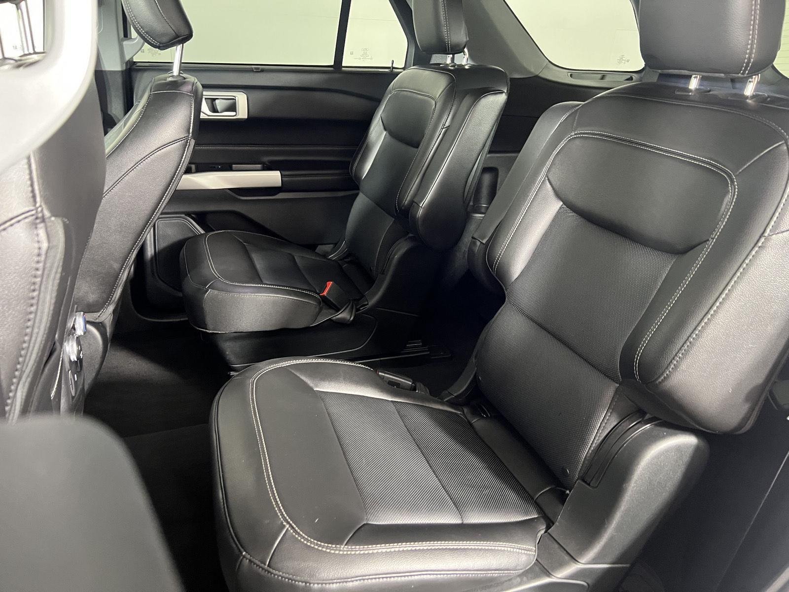 Used 2022 White Metallic Ford Limited image 21