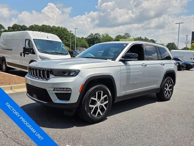 Used 2025 Silver Jeep Limited image 3