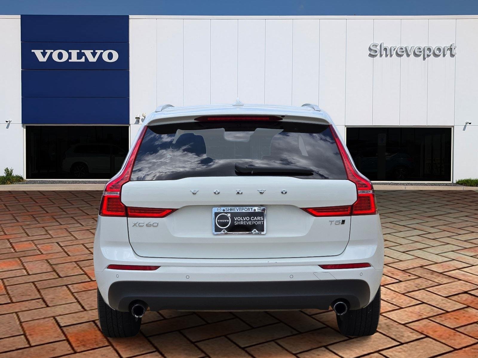 Used 2020 Ice White Volvo Momentum image 5