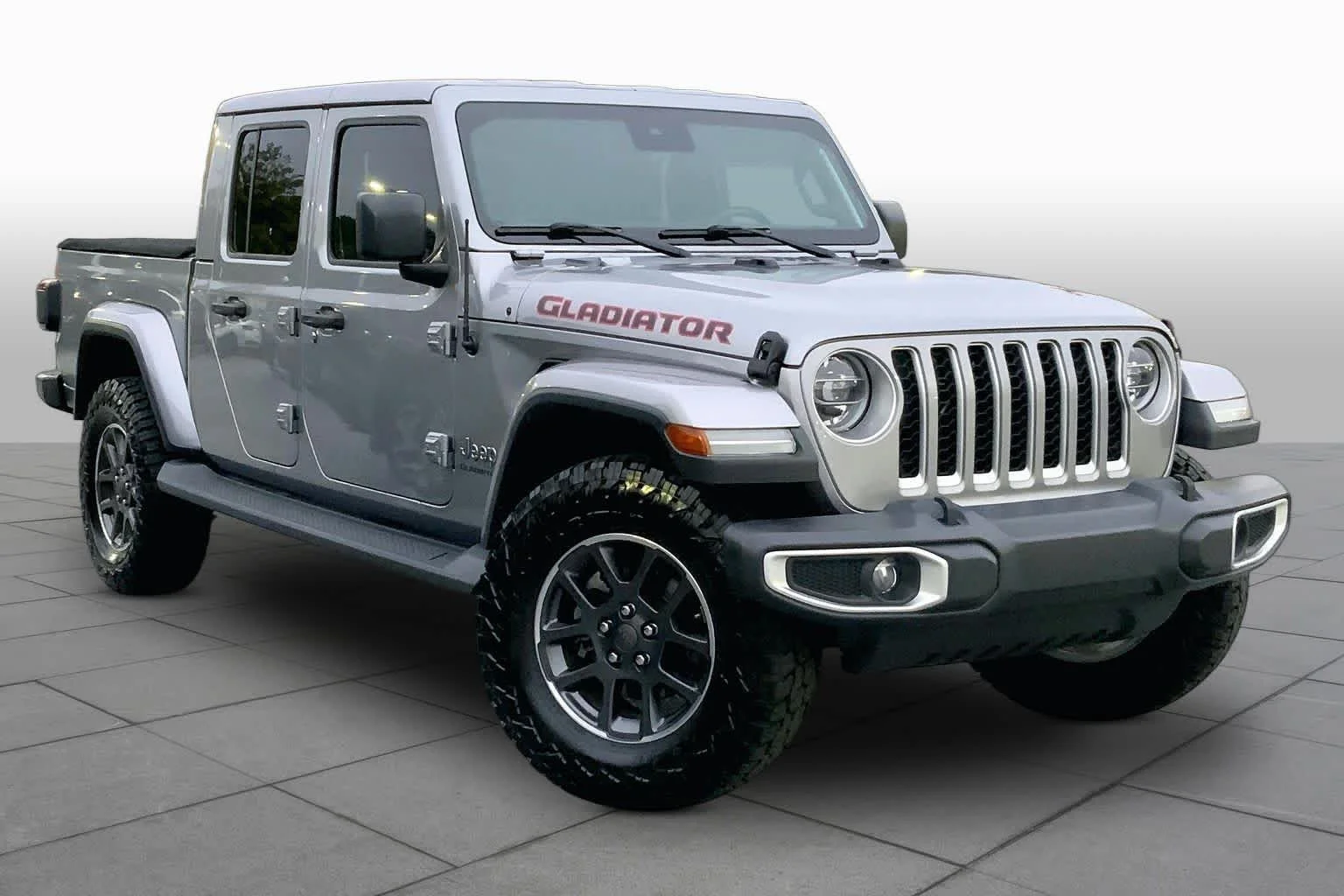 Used 2020 Billet Silver Metallic Clearcoat Jeep North Edition image 3
