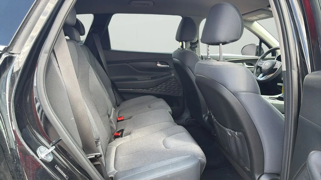 Used 2023 Black Hyundai SE image 10