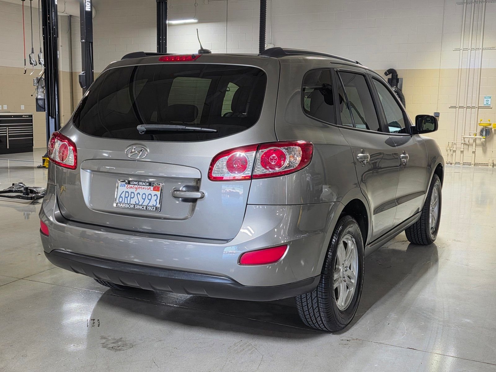 Used 2011 Mineral Gray Hyundai GLS image 7