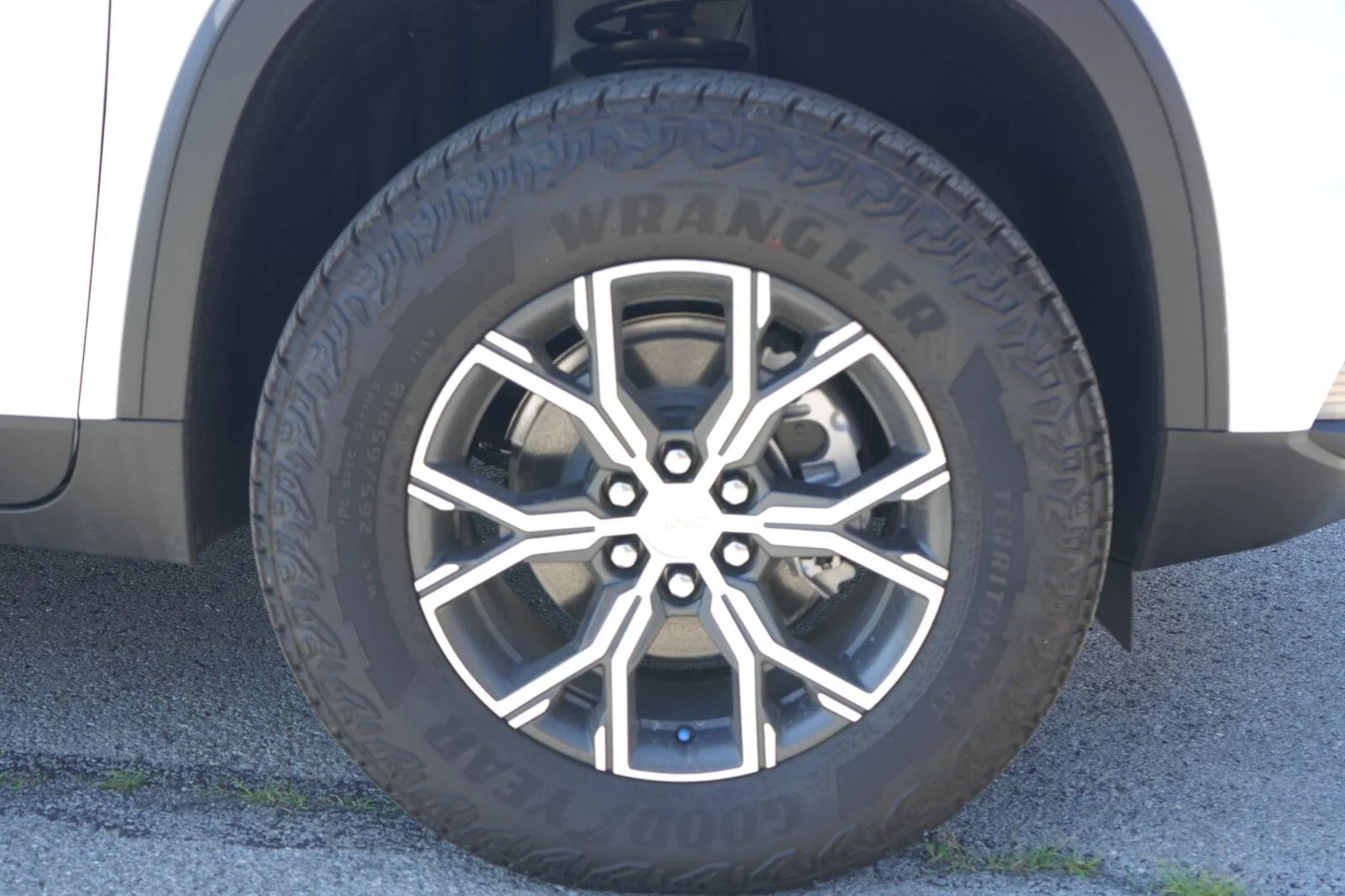 2026 GMC Acadia AT4 - Photo 13