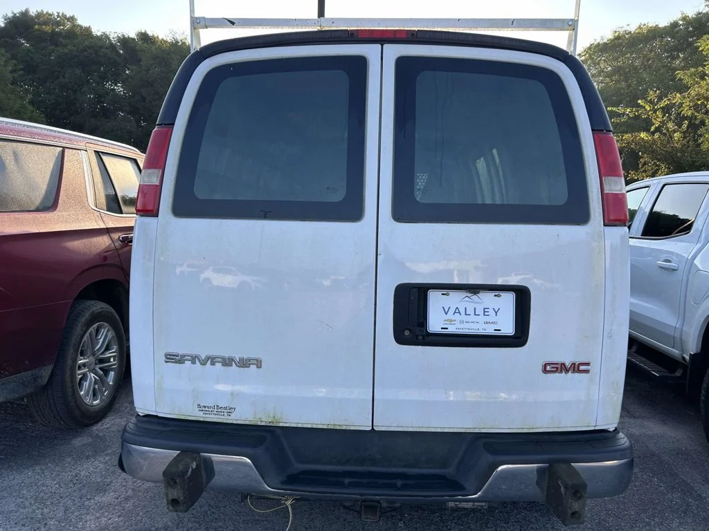 Used 2018 SUMMIT WHITE GMC CARGO image 4