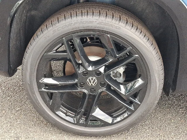 New 2026 Blue Volkswagen SE R-Line Black image 5