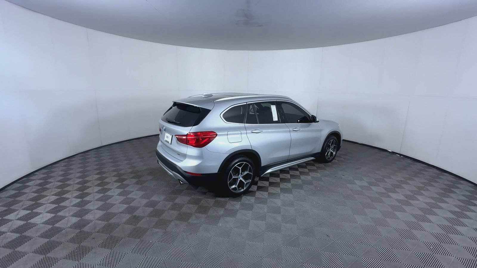 Used 2018 Glacier Silver Metallic BMW xDrive28i image 8
