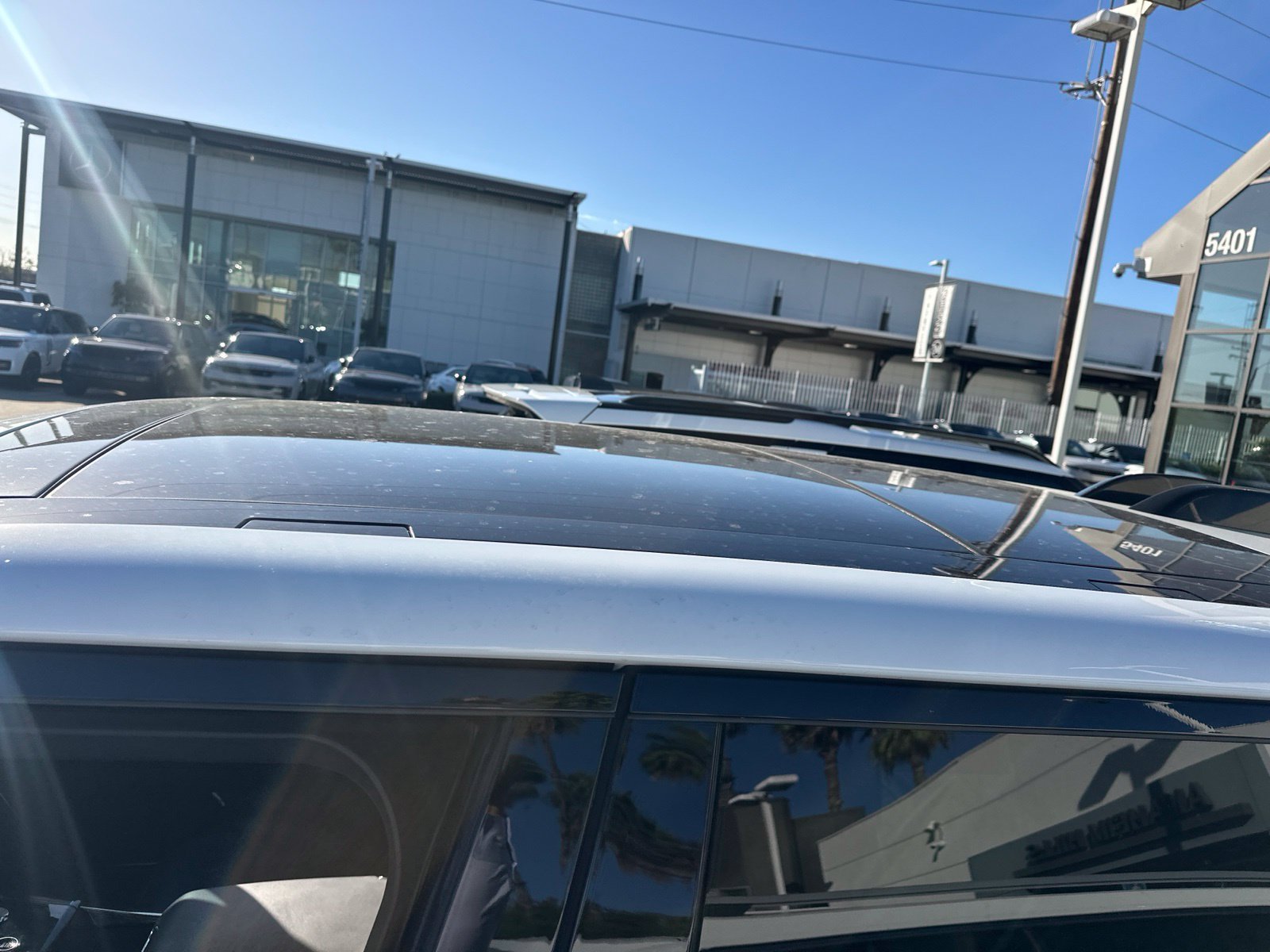 Used 2025 Fuji White Land Rover SE image 9