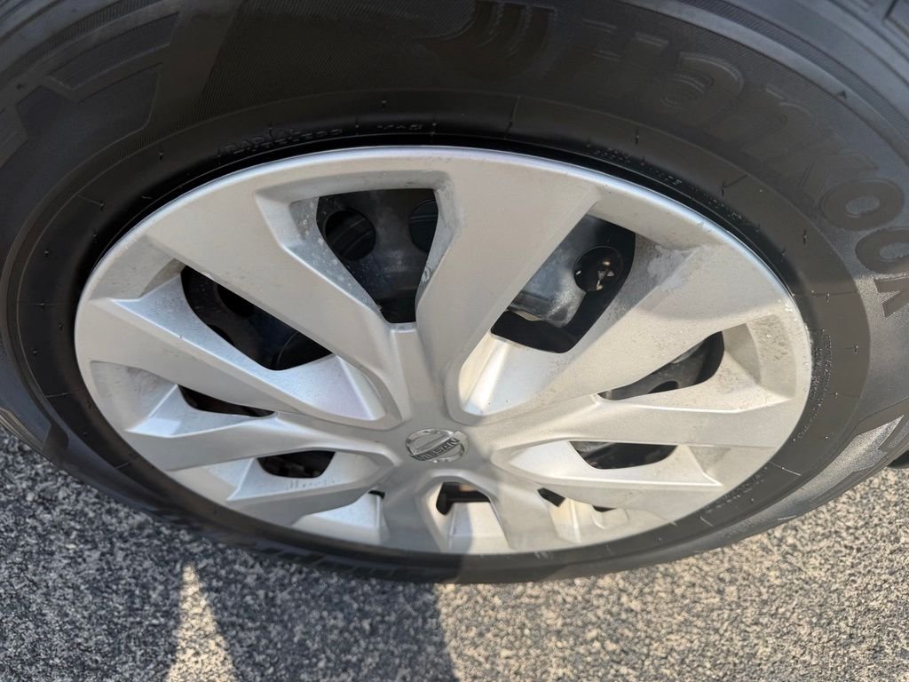 Used 2018 White Nissan S image 11