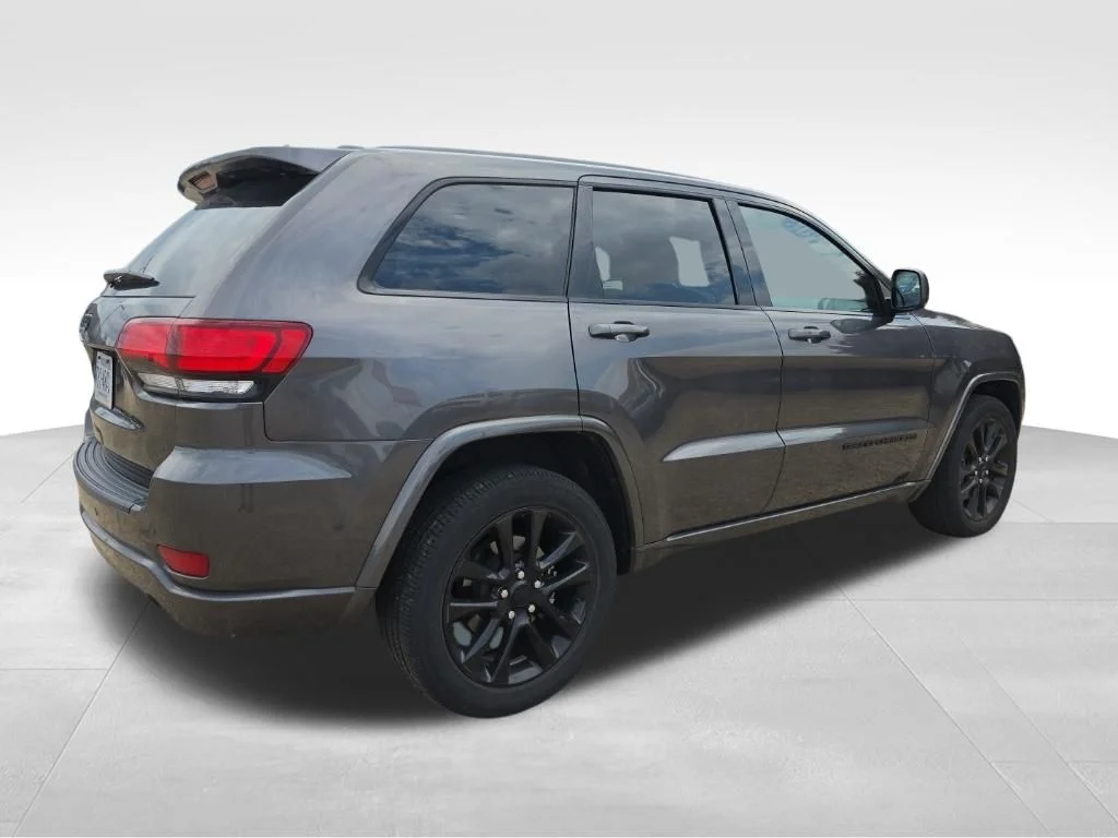 Used 2021 Gray Jeep Laredo X image 8
