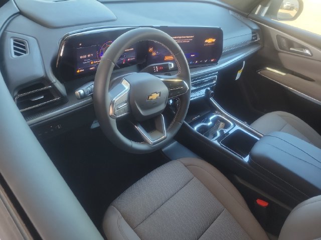 New 2027 Polar White Tricoat Chevrolet LT image 6