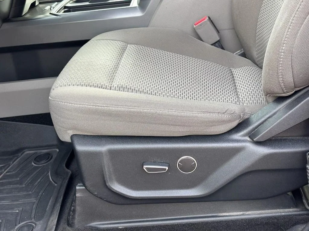 Used 2017 Ruby Red Metallic Tinted Clearcoat Ford XLT image 14