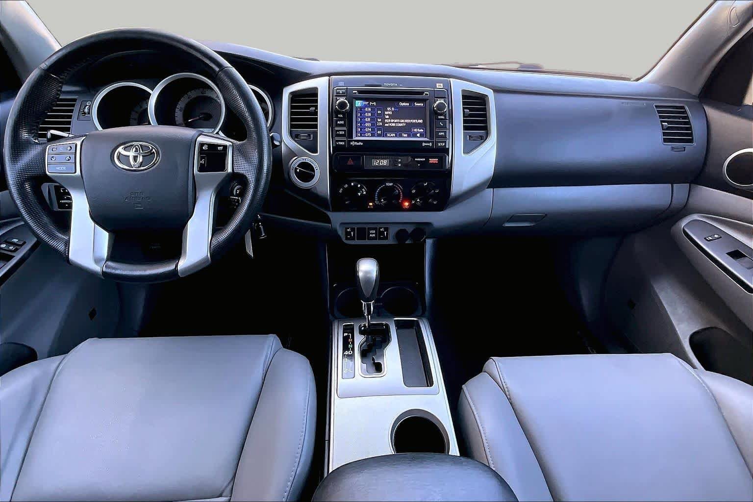 Used 2013 Black Toyota  image 16