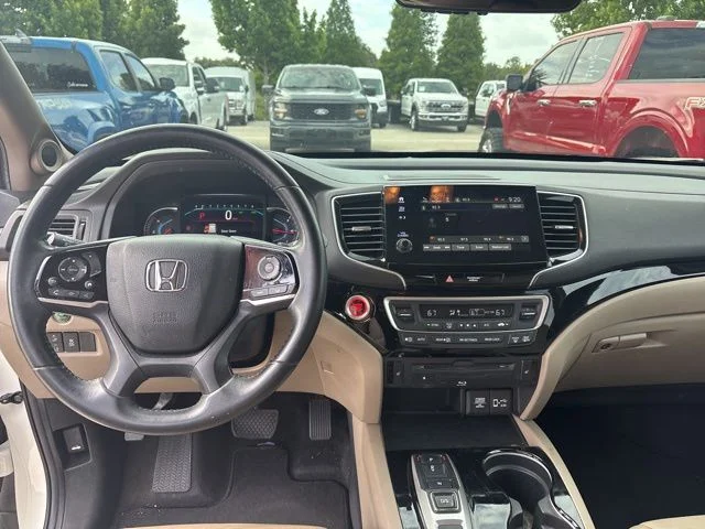 Used 2019 White Honda Touring image 11