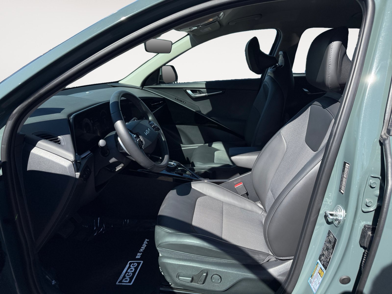 Used 2024 Green Kia Wind image 10