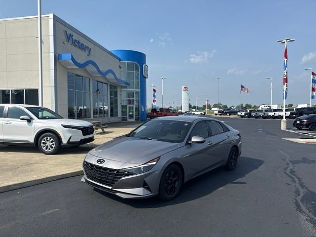 2022 Hyundai Elantra SE