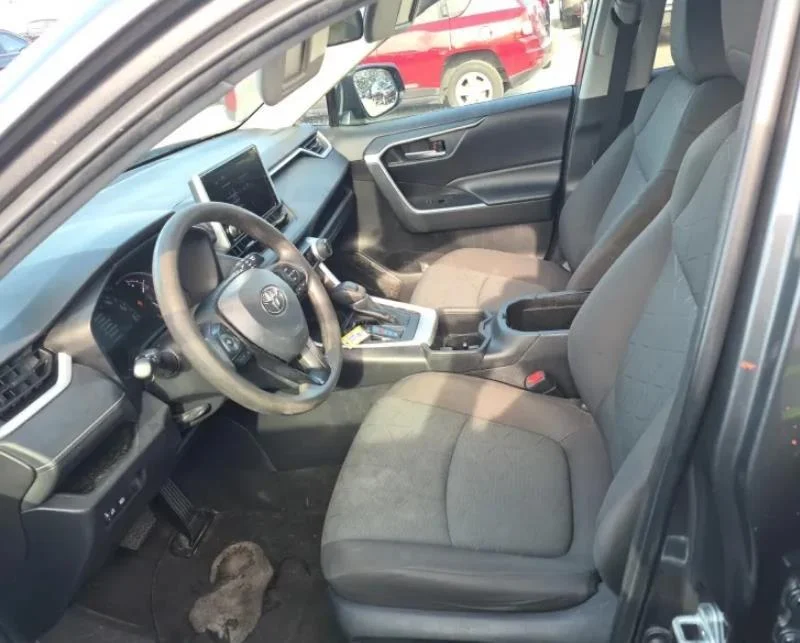 Used 2023 Silver Toyota XLE image 5