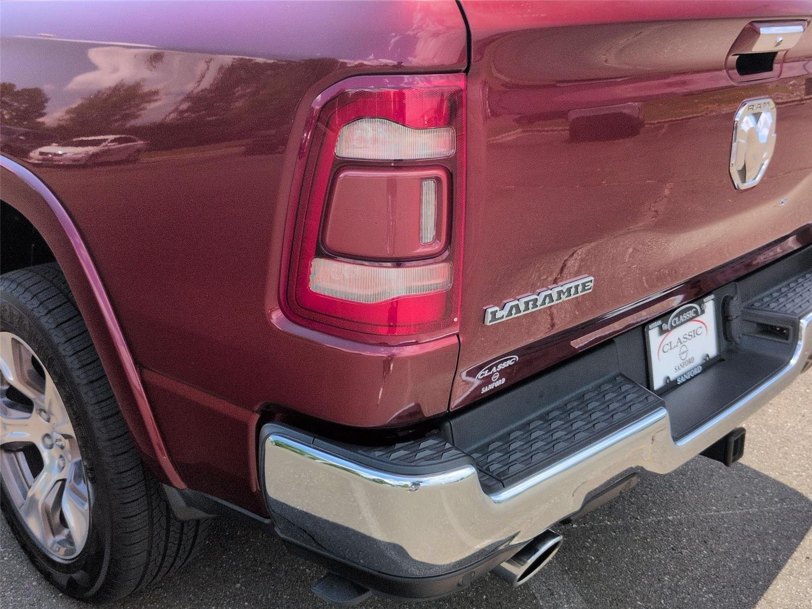 Used 2020 Delmonico Red Pearlcoat Ram Laramie image 12